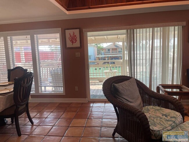 Building Photo - 921 Bass Ave