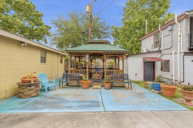 Building Photo - Spacious 2BR/1BA Lower-Level Apartment Near Downtown Savannah