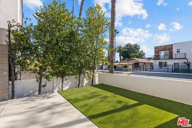 Building Photo - 5536 Tova Dr