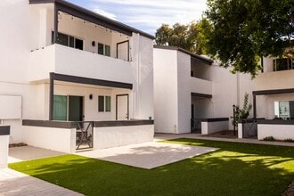 Building Photo - Villa 10 Apartments