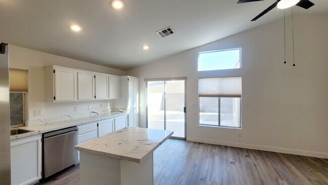 Building Photo - 4825 White Aspen Ave