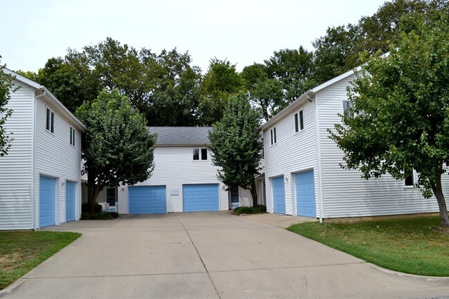Building Photo - 801 E Briarwood Ct