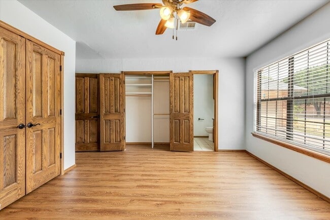 Building Photo - 2508 NE Turtle Creek Dr