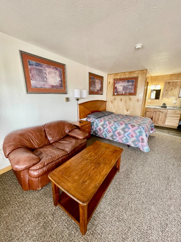 Building Photo - 102 N Maple Ave