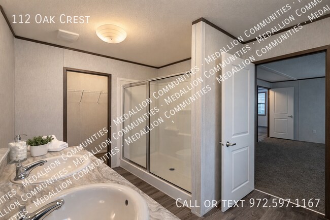 Building Photo - 112 Oak Crest