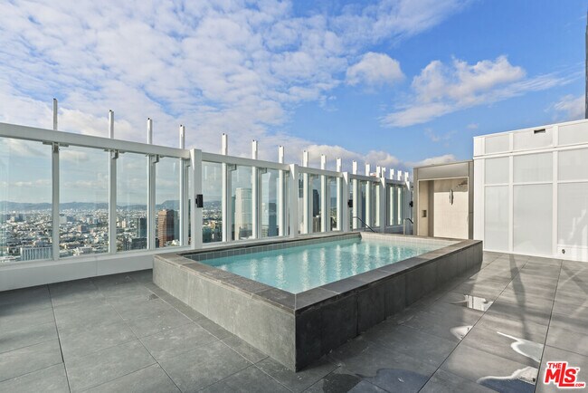 Building Photo - 230 W Olympic Blvd