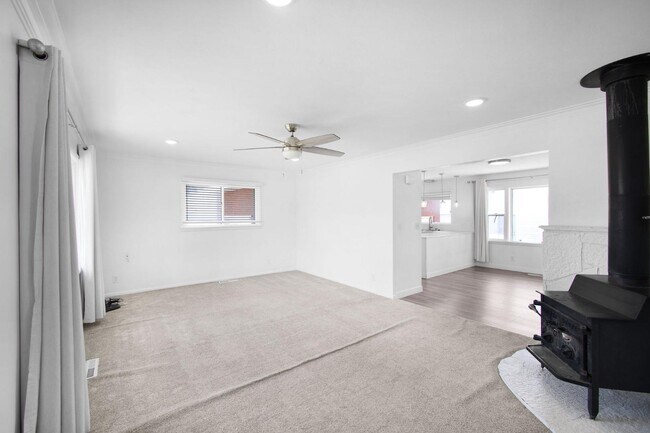 Building Photo - 204 Dove Ave