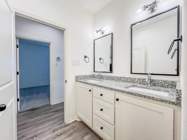 Building Photo - 5917 Harvard St