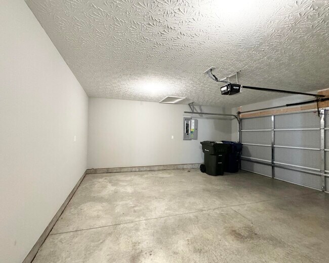 Building Photo - 6093 Arbor Wds Wy