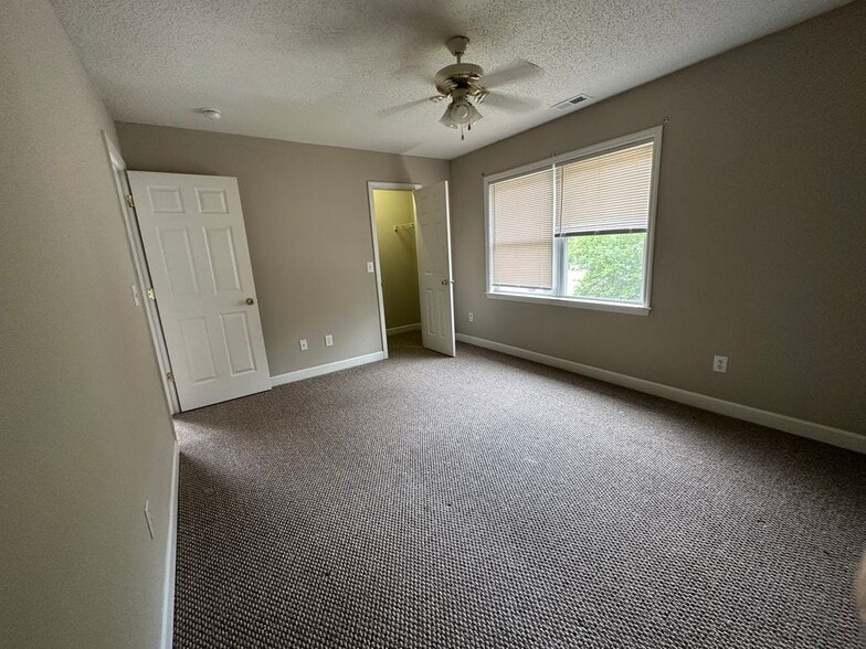 Building Photo - 111B Laura Ln
