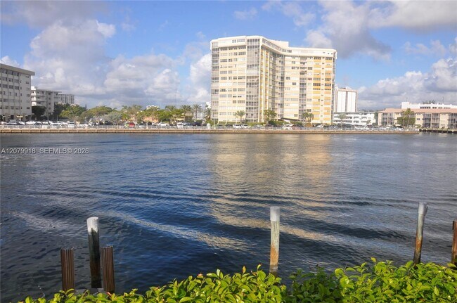 Building Photo - 1865 S Ocean Dr