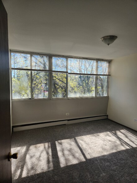 Building Photo - 3575 N Oakland Ave