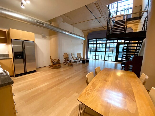 Building Photo - Gorgeous Pearl Loft with Private Entrance,...