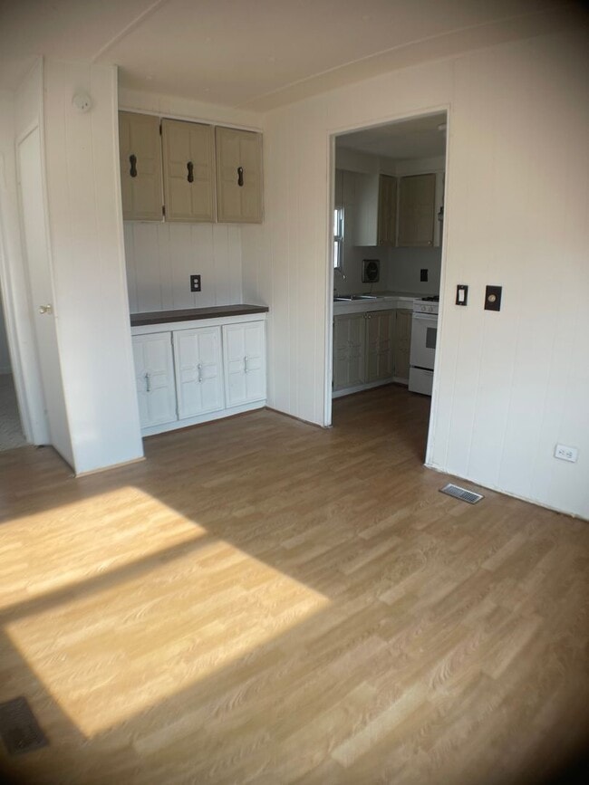 Building Photo - 2 bedroom 2 bath mh for rent!