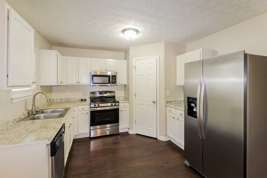 Building Photo - 451 Springbottom Ct SE