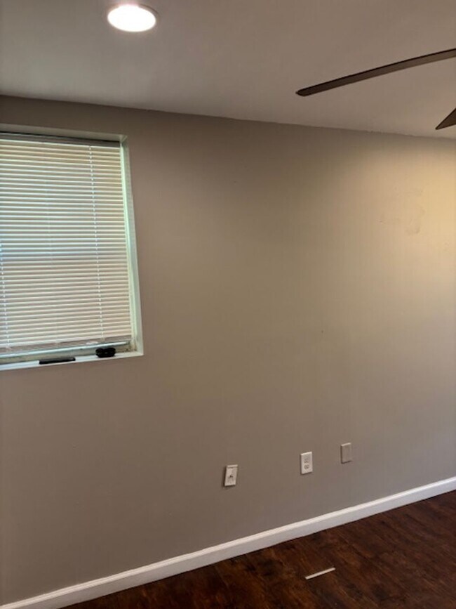 Building Photo - 1919 E Thayer St