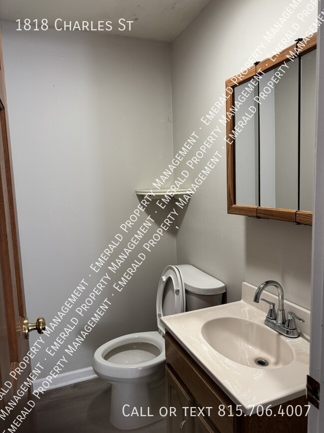 Building Photo - 1818 Charles St