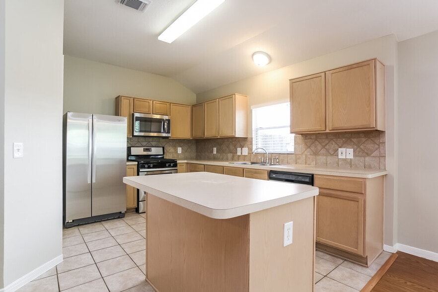 Building Photo - 614 Cypresswood Trce