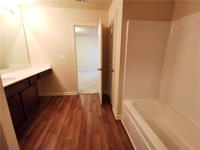 Building Photo - 11 Darling Ln