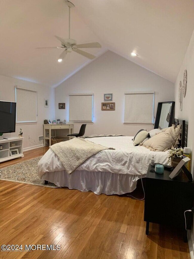 Building Photo - 7 Woods Rd