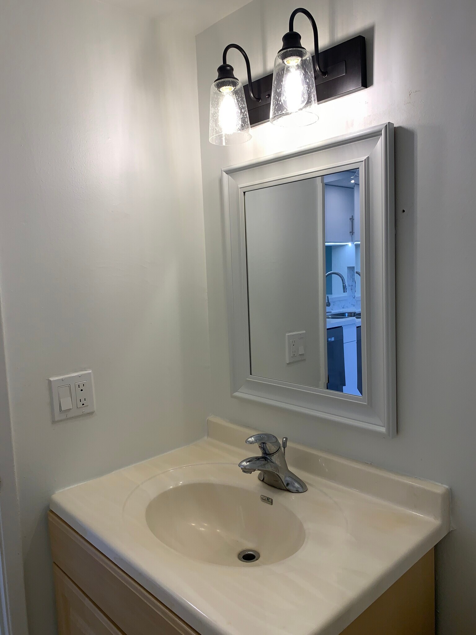 1/2 Bathroom - 281 W Park Dr