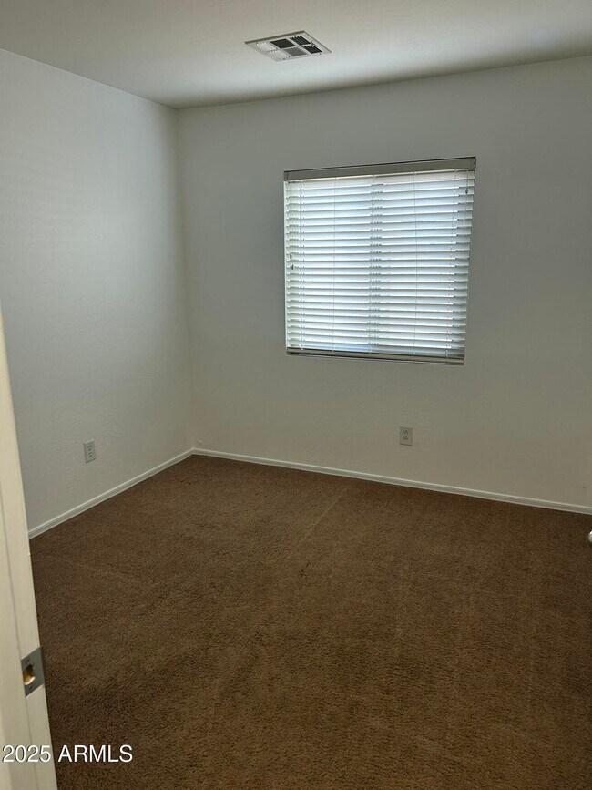 Building Photo - 964 S 166th Ave