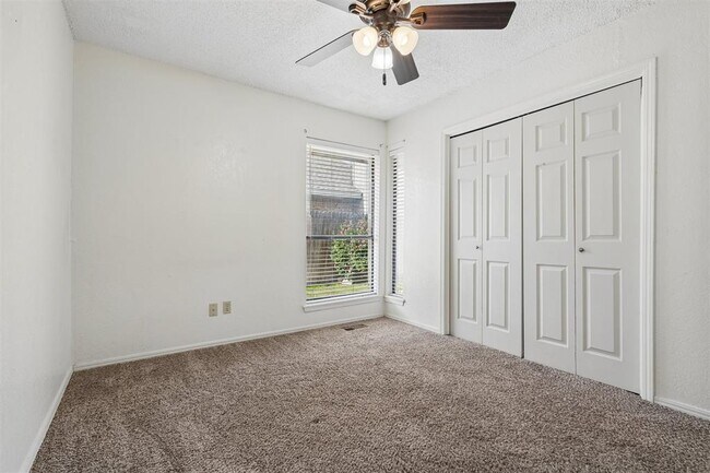 Building Photo - 3703 Southwind Ave