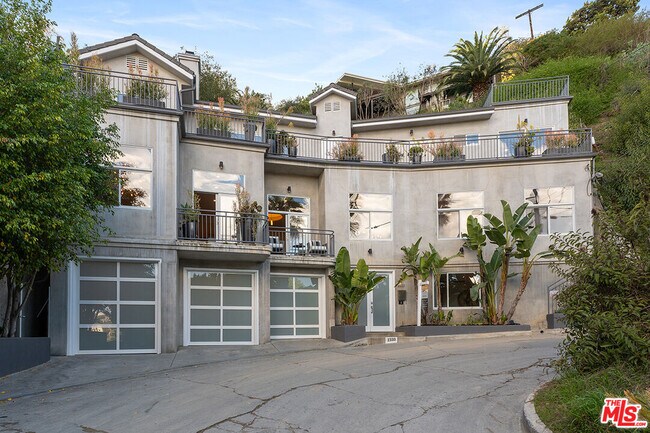 Building Photo - 2333 Vasanta Way