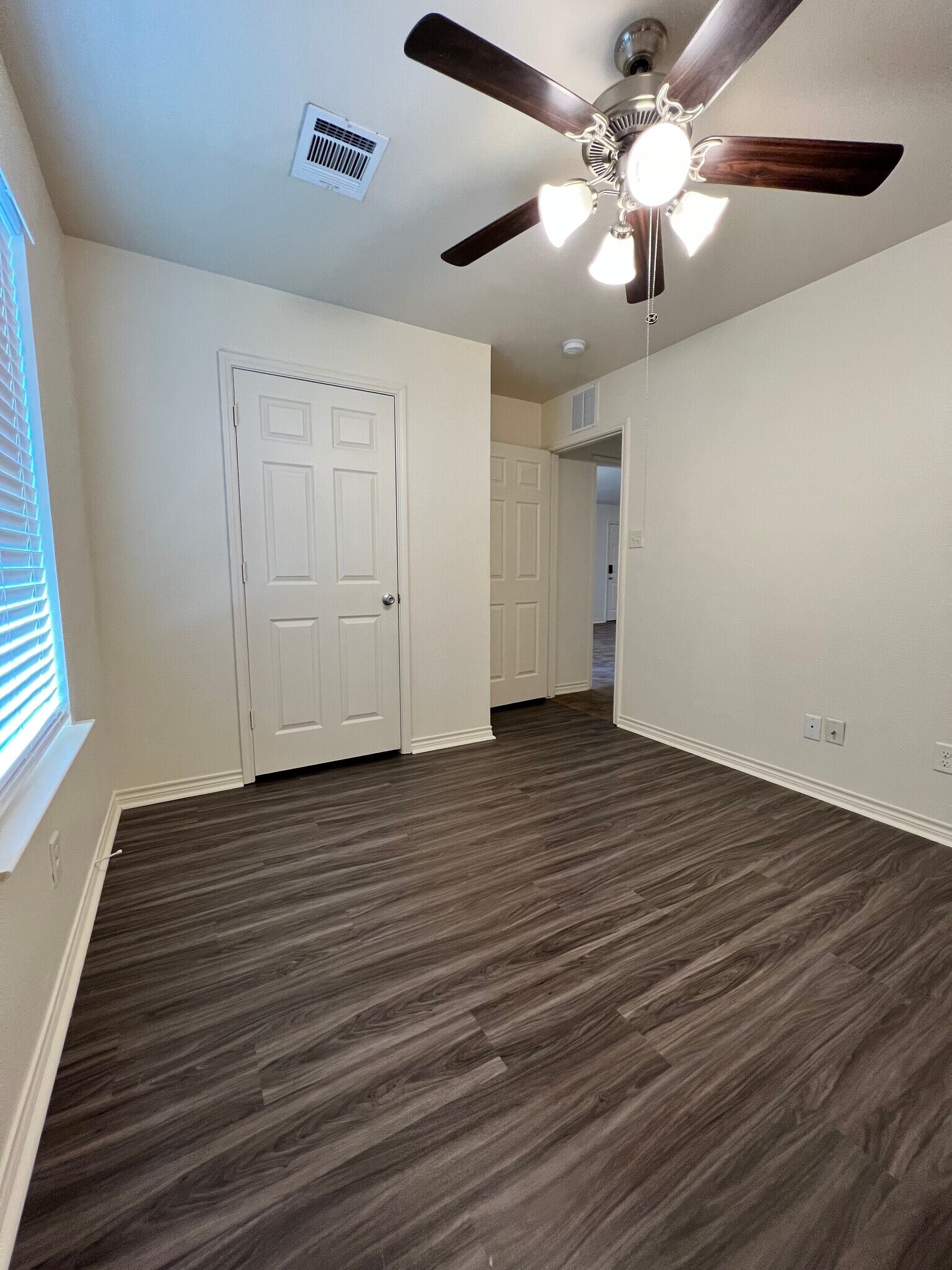 Building Photo - 5628 Humbert Ave