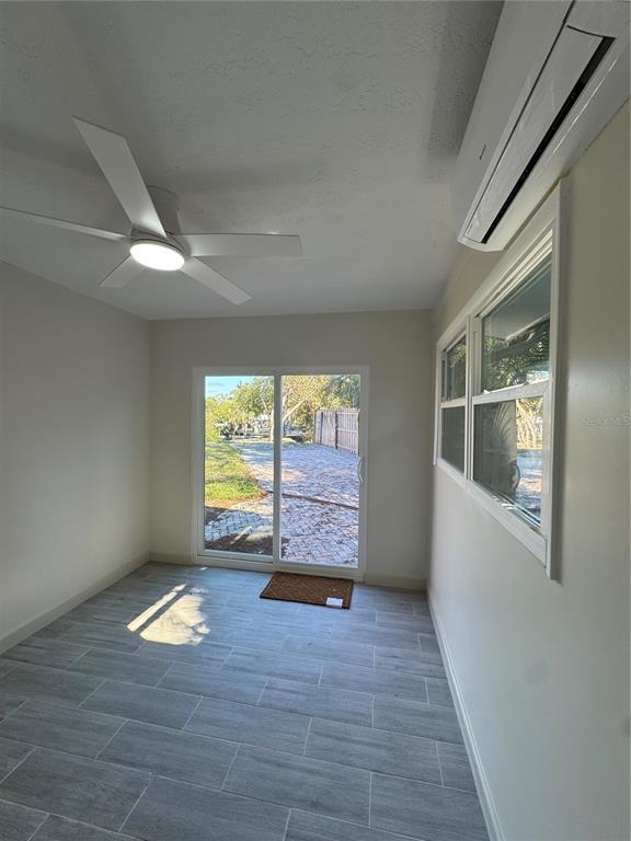 Building Photo - 1500 Carson Cir NE