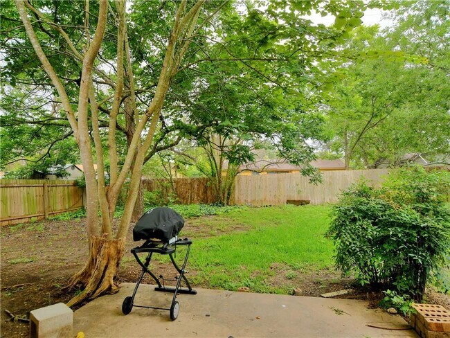 Building Photo - 1105 Alden Dr