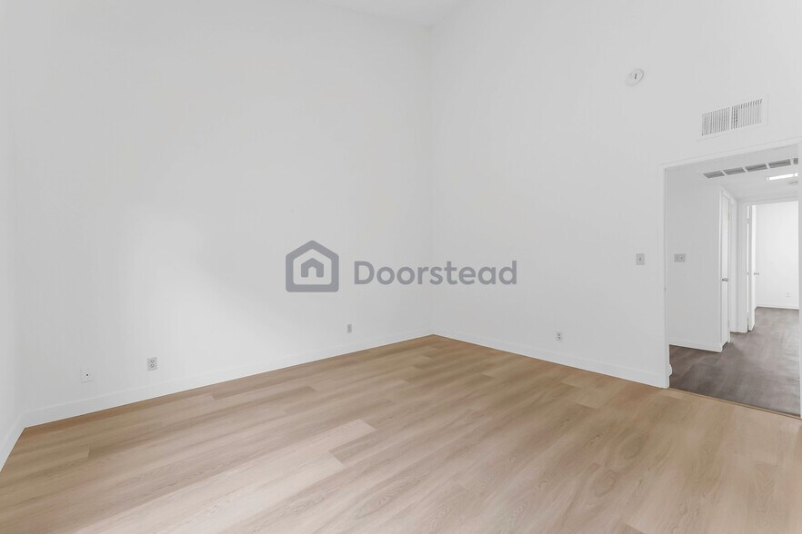 Building Photo - 15555 Nordhoff St