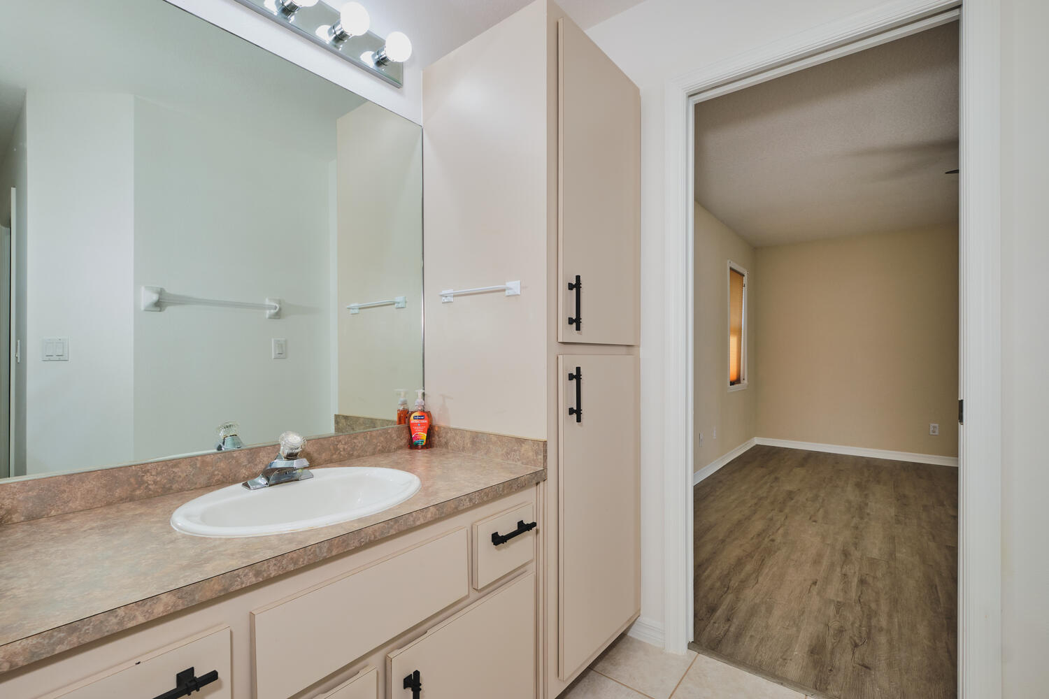 Building Photo - 132 SE 19th Ter