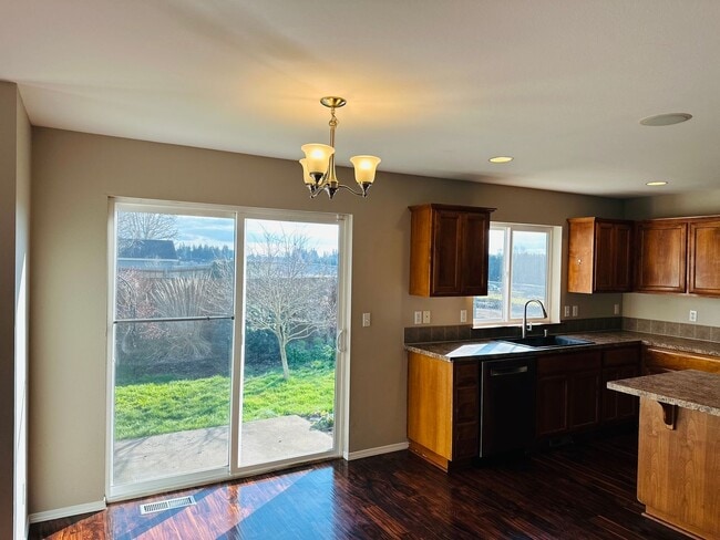 Building Photo - Charming Updated Property in Amazing Neighborhood