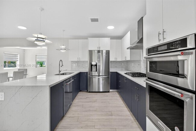 Building Photo - 6090 SW 63rd Ave