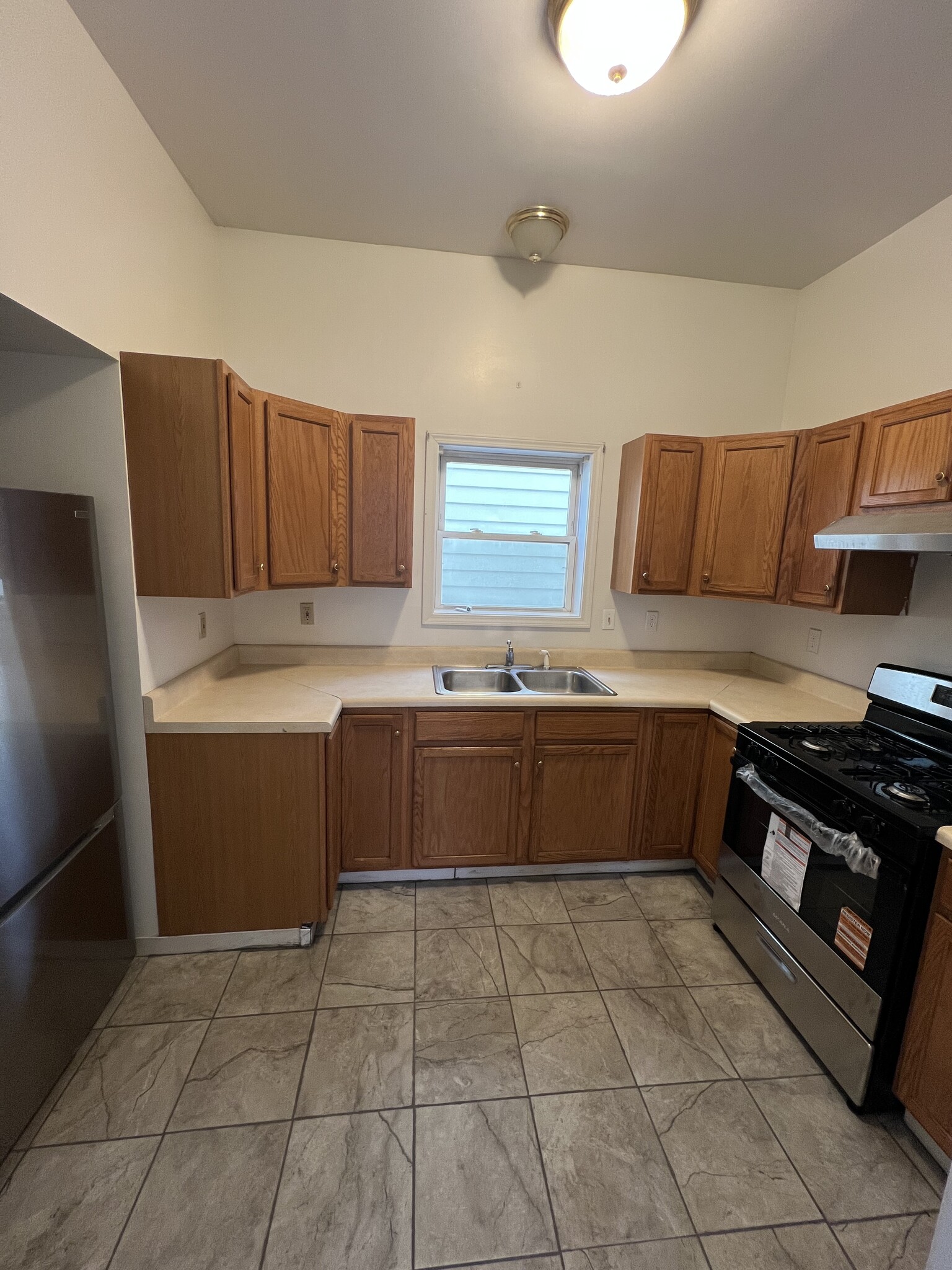 Building Photo - 196 Main St (unit 1)