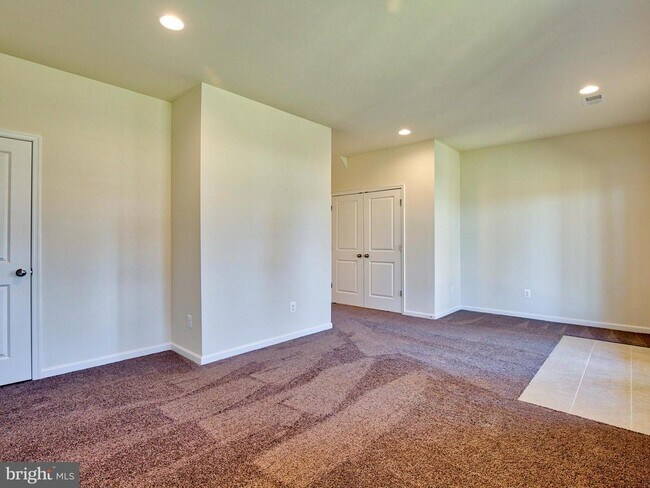 Building Photo - 127 Keller Ct