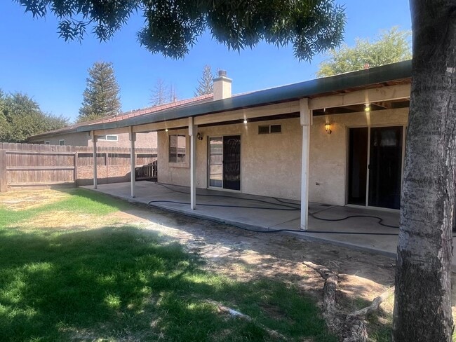 Building Photo - 1900 Modoc Ave