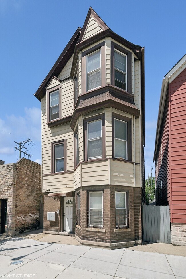 Building Photo - 2418 N Western Ave