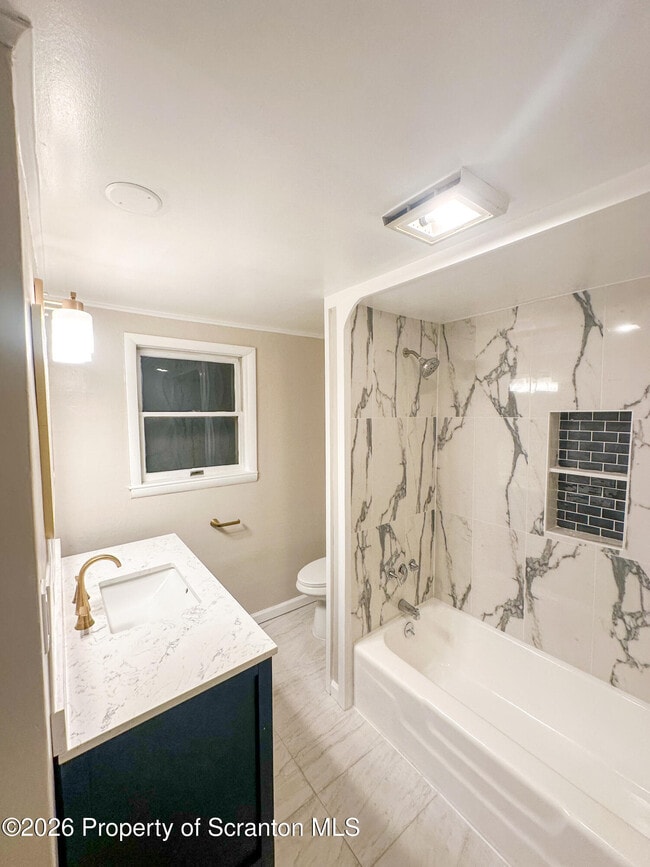 Building Photo - 833 George St