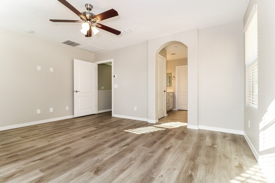 Building Photo - 28943 N 124th Dr