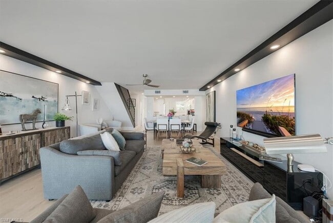 Building Photo - 800 River Point Dr