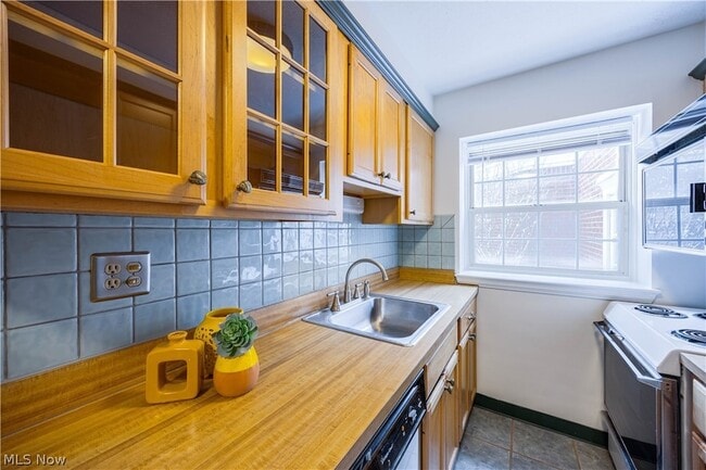 Building Photo - 19436 Van Aken Blvd