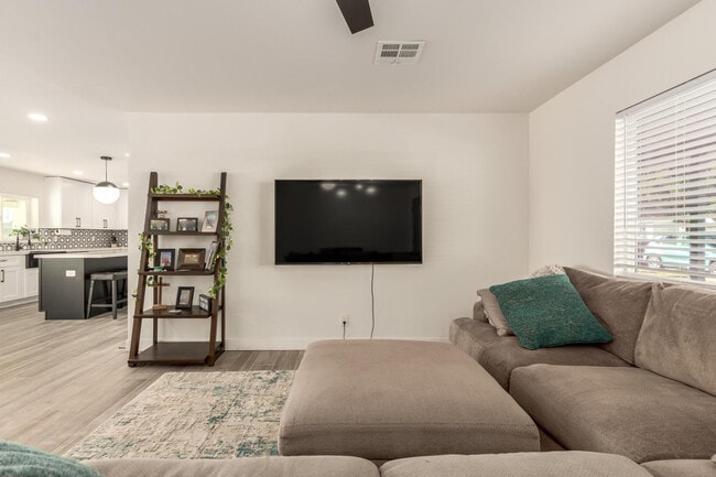 Building Photo - 6701 E Culver St