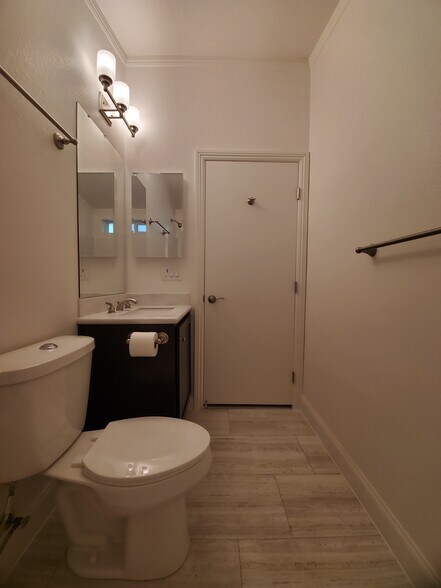 Building Photo - 25918 Meadowmist Dr