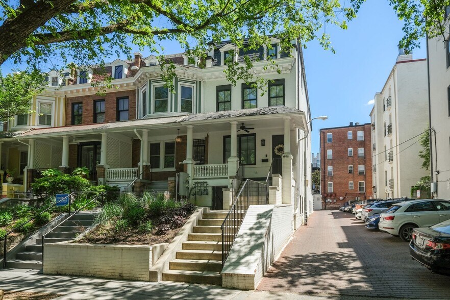 Building Photo - 1892 Ontario Pl NW