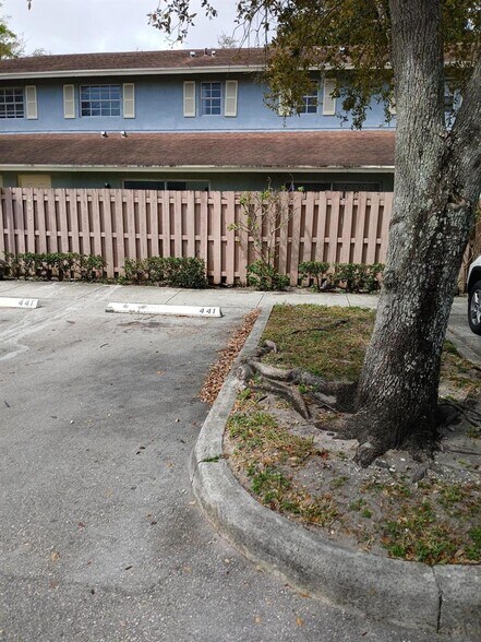 Building Photo - 441 Cypress Way W