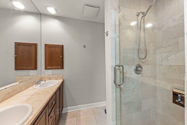 Building Photo - 10S160 Alma Ln