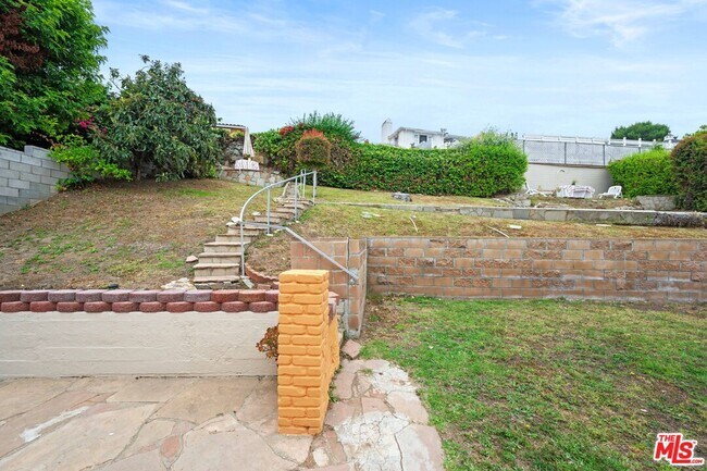 Building Photo - 3715 Homeland Dr