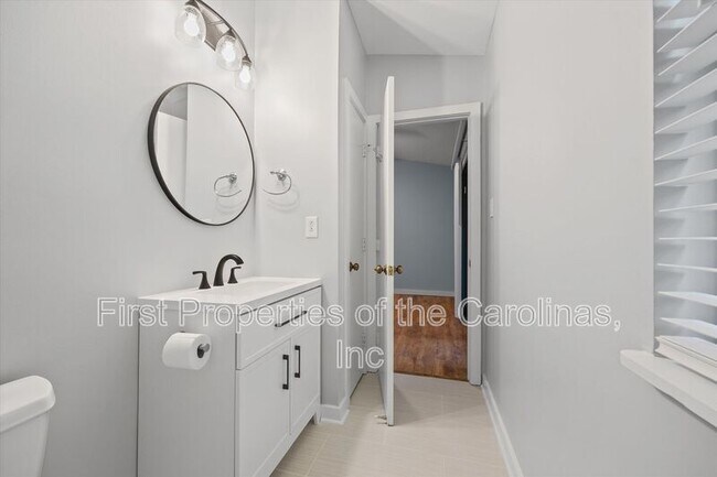 Building Photo - 4130 Charlotte Hwy